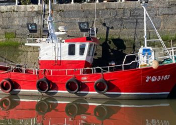 Rescate en alta mar: el pesquero ‘Nuevo Avril’ se va a pique ante el cabo Peñas con dos marineros a bordo