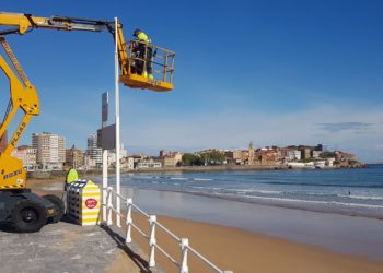 Gijón estrena su temporada de baños: más larga, con más socorristas… Y sin novedades sobre los perros