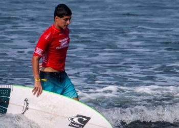Alfonso Suárez, el virtuoso del surf gijonés que se mide con los mejores del mundo en El Salvador