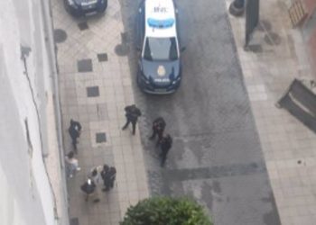 La Policía Nacional interviene tras una pelea multitudinaria en el centro de Oviedo