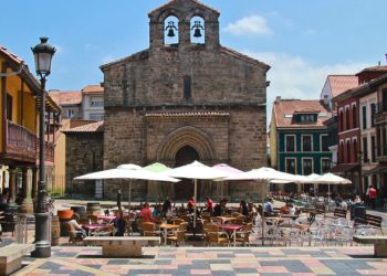 De un mero ‘simpa’ a una agresión en toda regla: dos detenidos en Avilés por atacar al dueño de un negocio