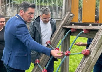 Los alumnos del colegio de Jove tendrán nuevos baños en el exterior