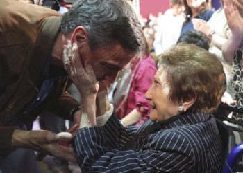 Pedro Sánchez se despide de Maricuela: «105 años de dignidad, compromiso y lucha por la igualdad»