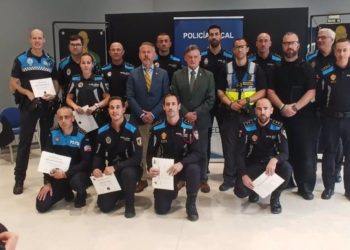 Doce agentes locales, los primeros formados en el manejo de Táser en el Principado