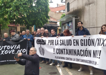 Los vecinos del oeste se vuelven a dar cita en la rotonda del Arbeyal: «Asturies Paraísu Contamináu»