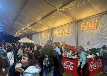 GALERÍA | Un Solarón abarrotado acoge la primera noche de fiesta vecinal