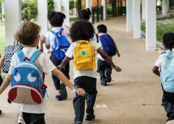 Otecas firma el acuerdo con Educación pero asegura que «no da respuesta a sus reivindicaciones»