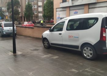 XIXONAES | La Administración… ¿Dando ejemplo al aparcar? En el Polígono, parece que no