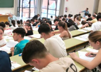 La guerra en Gaza y la ‘vida lenta’, los dos temas con los que la EBAU ha comenzado en Asturias