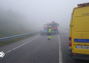 Un joven de veinte años pierde la vida tras chocar su coche contra un camión en Salas