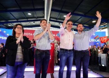 Un arropado Sánchez en Gijón recuerda a Maricuela y pide el voto «contra la ultraderecha»