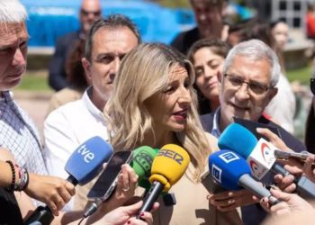 Yolanda Díaz pide desde Oviedo el apoyo a Sumar: «Todos los votos van a la misma saca»