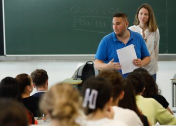 Los profesores asturianos arrancarán el curso escolar en huelga