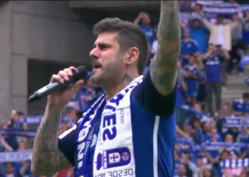 VÍDEO | El Tartiere se rinde ante las lágrimas de Melendi al son de ‘Volveremos’