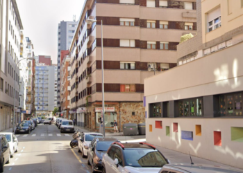 Detenido por intentar robar un ambientador y una cerveza a punta de navaja en supermercado de Gijón