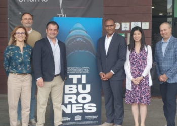 El Bioparc Acuario de Gijón recibe al presidente del American Museum of Natural History