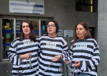 Las maestras expulsadas de la bolsa de interinos inician una recogida de firmas en Change.org