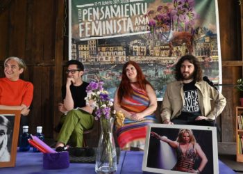 Ada Colau reclama desde Gijón más recursos para proteger a las mujeres víctimas de violencia de género