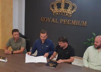 Royal Premium revalida su apoyo al Jovellanos de balonmano
