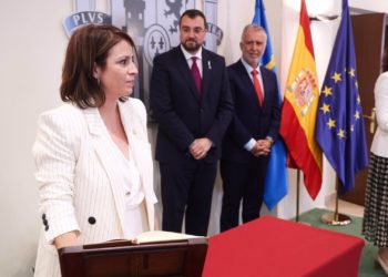 Adriana Lastra promete «dejarse la piel» en su toma de posesión como delegada del Gobierno en Asturias