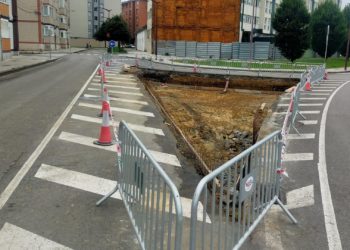 Se inician los trabajos del jardín de lluvia en la calle Federica Montseny, en La Calzada