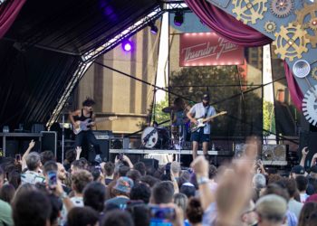 Los pogos ‘históricos’ de Sexy Zebras y un JC Reyes que se hizo de rogar cierran otra noche en el Metrópoli