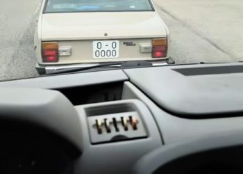 Va conduciendo por una carretera en Asturias y lo que se encuentra es para verlo dos veces