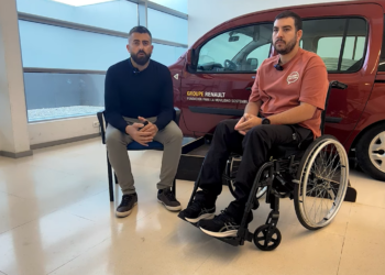 El gijonés Juan Román, en silla de ruedas tras un accidente, lanza una campaña para costear su rehabilitación
