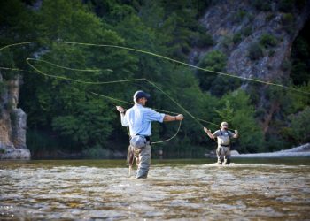 Investigan los métodos de pesca de un asturiano: capturó más de 200 truchas utilizando electricidad