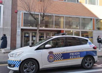 Juzgan a una madre por abandonar a sus hijos en un coche para irse de copas en Avilés