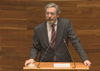 Javier Jové (Vox) acusa a Zapico de «repartir una pedrea de dinero público entre sus amigos de la secta LGTBI»