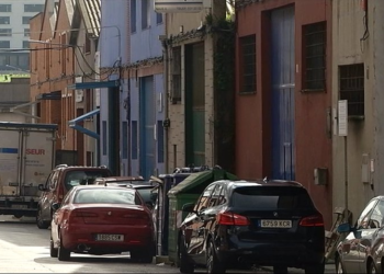 En bicicleta y ante las cámaras: un gijonés roba mil euros de material a una empresa de Promosa