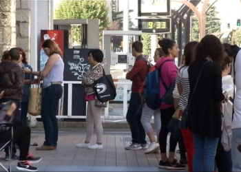 El intercambio de libros de texto espera ayudar a más de 500 familias este año