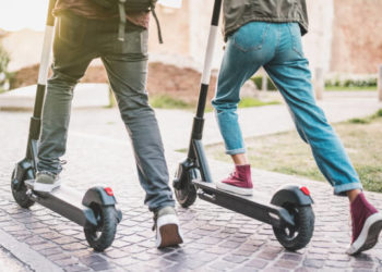 Detenido en Gijón por quintuplicar la tasa de alcohol mientras conducía un patinete