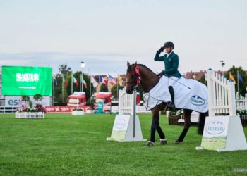 Cerca de 6.000 fieles se entregan al saudí Alsharbatly en la primera jornada del Hípico