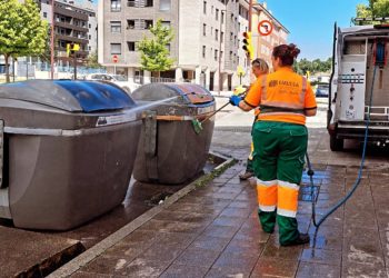 Emulsa redobla sus esfuerzos contra los malos olores de basura en Gijón