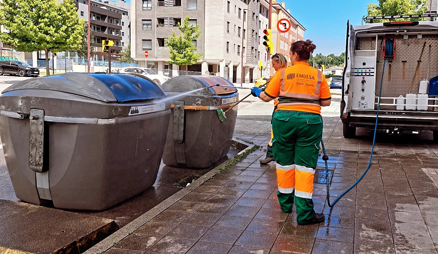 Emulsa redobla sus esfuerzos contra los malos olores de basura en Gijón ...