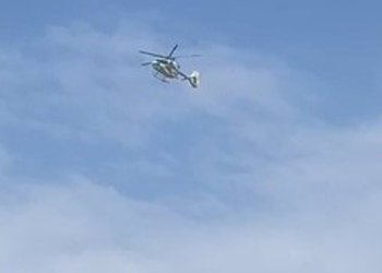 Rescatado en helicóptero un hombre que había quedado atrapado en el entorno de la playa de Vega