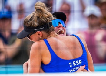 La gijonesa Daniela Álvarez y Tania Moreno, a octavos de vóley playa en París
