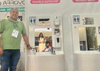 Arroyo Reformas, la veterana de la fontanería que hizo posible el primer baño para ostomizados de la FIDMA