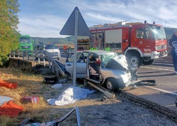 Un brutal accidente de tráfico se cobra la vida de dos vecinas de Avilés en La Pola de Gordón