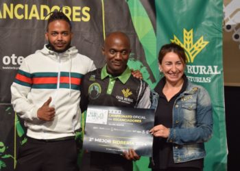 Y Salvador Ondó lo volvió a hacer: el guineano revalida su liderazgo en el Concurso de Escanciadores de Gijón