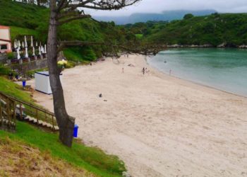 Una ‘playa de mierda’ para los angloparlantes en el Oriente de Asturias