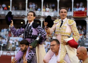 La salida a hombros de Enrique Ponce y Ginés Marín cierra una Feria de Begoña a medio camino entre el éxito y la repulsa