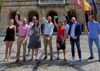 La sidra para el Récord de Escanciado Simultáneo ya se ha puesto a enfriar: «Necesitamos la ayuda de todos»