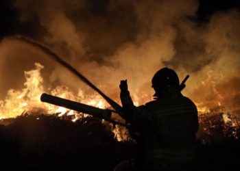 Declarado desde anoche un incendio en las instalaciones de COGERSA en Serín