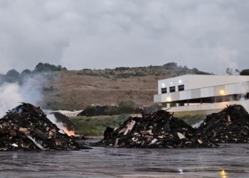 Veinticinco horas cara a cara con el fuego: así lograron los bomberos controlar el incendio en COGERSA