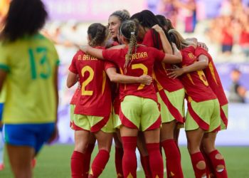 Dos tiros certeros llevan a ‘La Roja’ femenina a cuartos en París ante una Brasil seca de goles