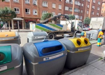 «Ni excusas, ni ambientadores de pino»: el alegato del PSOE por la limpieza de los contenedores en Gijón
