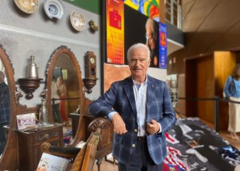 El barbero que peinó a La Roja durante tres décadas expone su historia en FIDMA